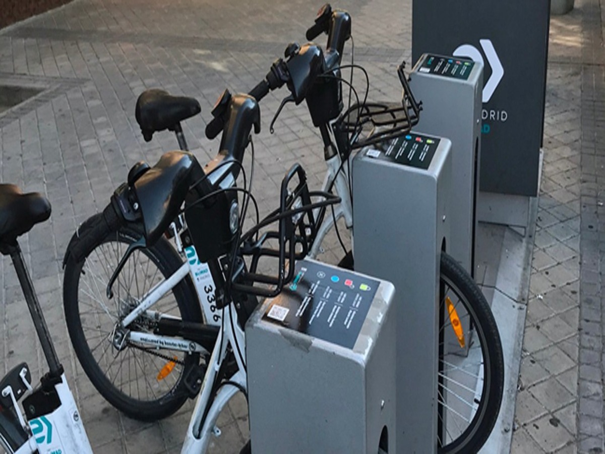 Solar panels on a micro mobility charging hub